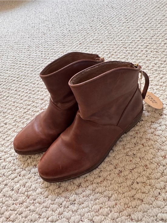 UGG Shoes - Ugg Women's Brown Leather Ankle Boots 0147